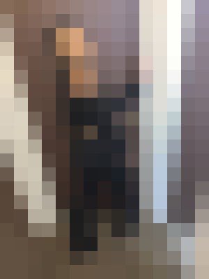 Escort-ads.com | Blurred background picture for escort tinydes