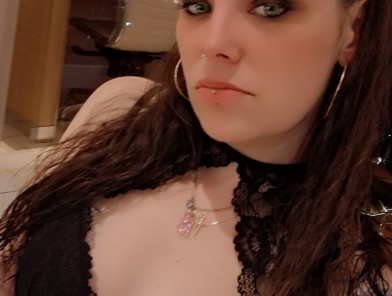 Alaana Manchester, New Hampshire Escort | Top-Rated Escort for Luxurious Experiences Alaana Manchester, New Hampshire Escort - Elite Escort Offering High-Class Companionship Services